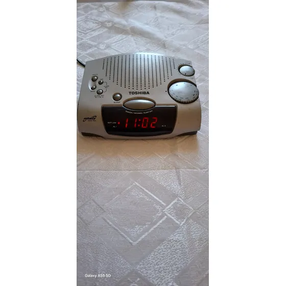 Radio Relogio Infinity Cod Rr-1551 Toshiba..ler Descricao. Prateado