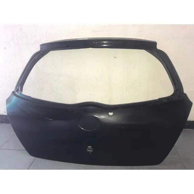 Compuerta Toyota Yaris Usado Original