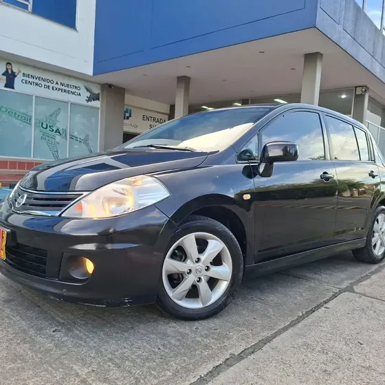 Nissan Tiida Hb 2012 1.8 Premium