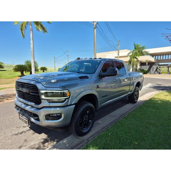 Ram Ram 3500 6.7 Laramie Night Edition Cab. Dupla 4x4 Aut. 4p