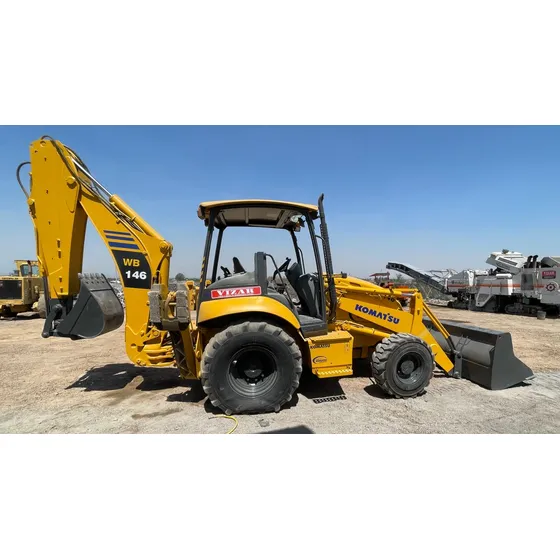 Retroexcavadora Komatsu 4x4 2011