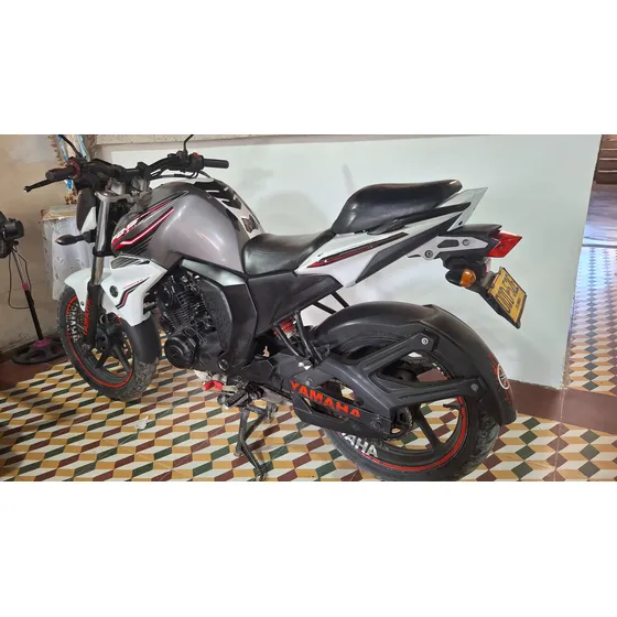 Moto Gris, Blanco En Excelente Estado, Papeles Al Dia