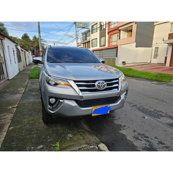 Toyota Fortuner 2.7l Mid