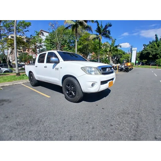 Toyota Hilux Toyota Hilux 4x2 Gasolina 2.7c.c 2011 Doble Cabina 217.000 Km