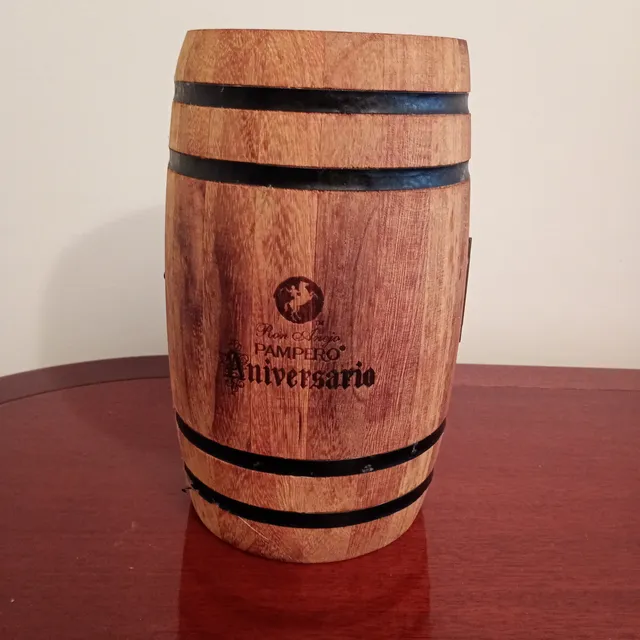 Barril Decorativo Y Botella Vacía De Ron Pampero Ed Limitada