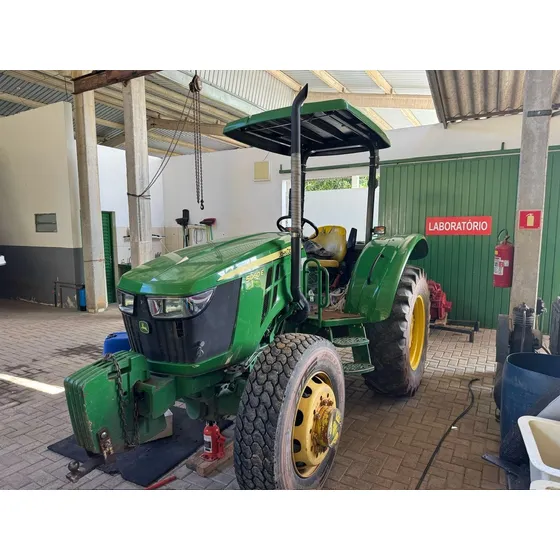 Trator Agrícola John Deere 5060e C/ Reversor