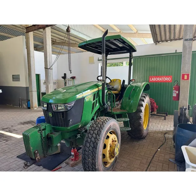 Trator Agrícola John Deere 5060e C/ Reversor