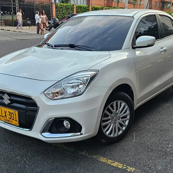 Suzuki Swift 2023 1.2 Dzire At