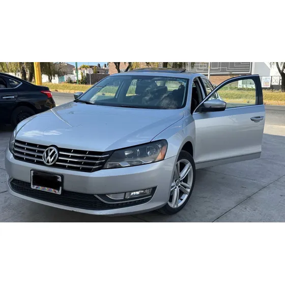 Volkswagen Passat 2.5 Highline L5 Nave At