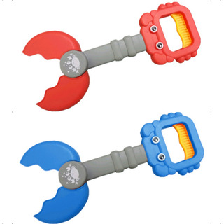Pala Grande De Arena De Playa Con Garras De Cangrejo Rojas Y Pala Grande De Arena De Playa Con Garras De Cangrejo Rojas Y