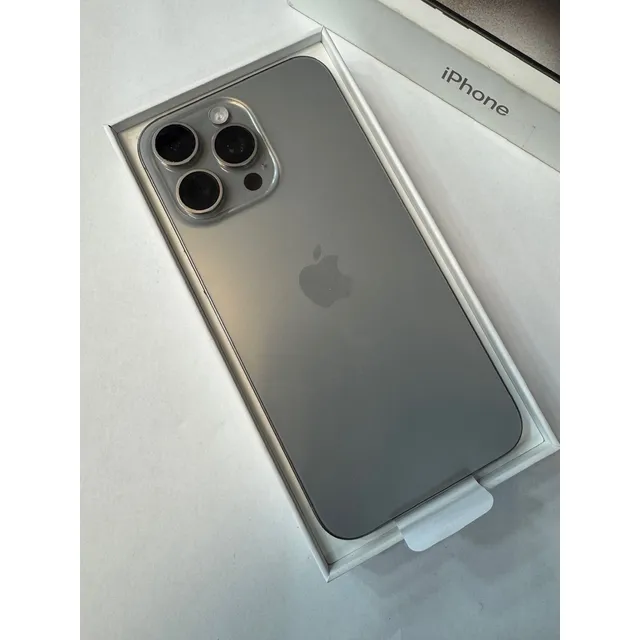Apple Iphone 15 Pro Max At&t. 100% Pila. (512 Gb) Titanio. Titanio