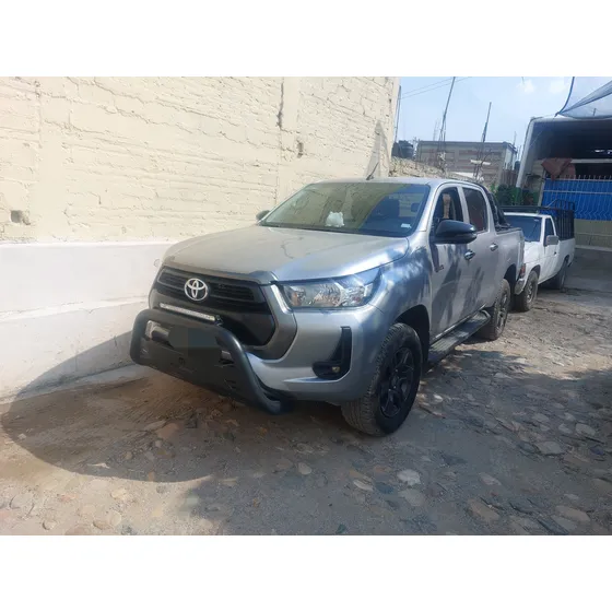 Toyota Hilux 2.7 Cabina Doble Sr Mt