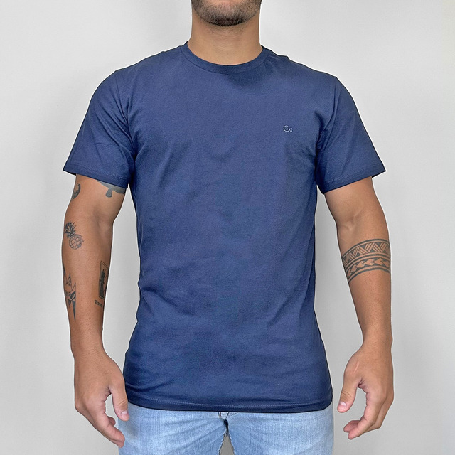 Camiseta Básica Slim Fit Essencial Gola Redonda Ogochi Camiseta Básica Slim Fit Essencial Gola Redonda Ogochi