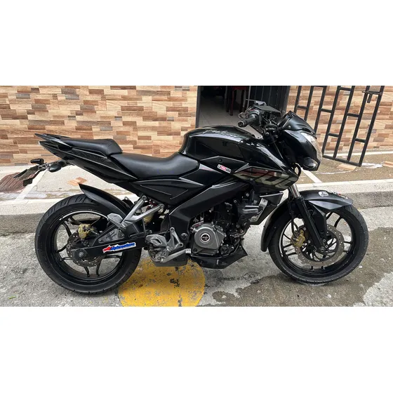Ns 200 Negra En Excelente Estado Poco Uso