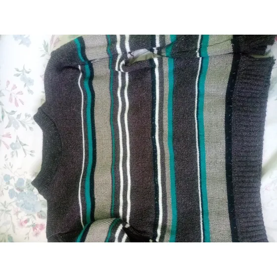 Lote 2 Camperas Y 1 Polera Y Una Polera. Usadas. Con Detalle