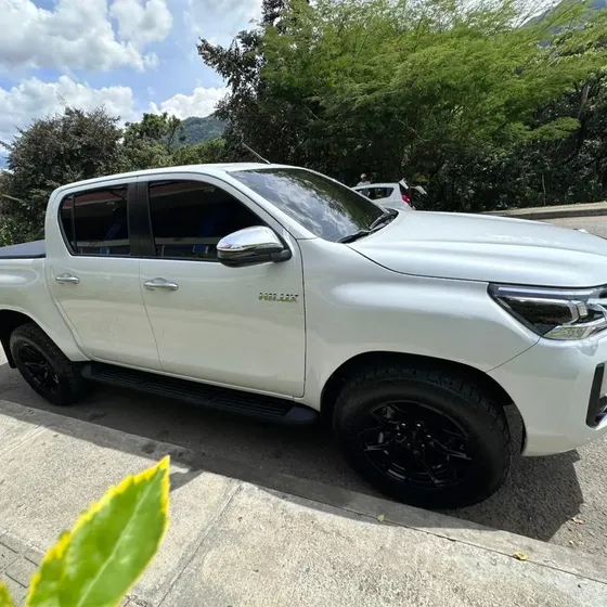 Toyota Hilux 2023 4*4 Diesel Automático