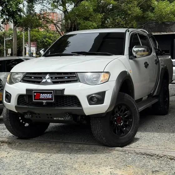 Mitsubishi L200 Sportero 2015 2.5 High Power