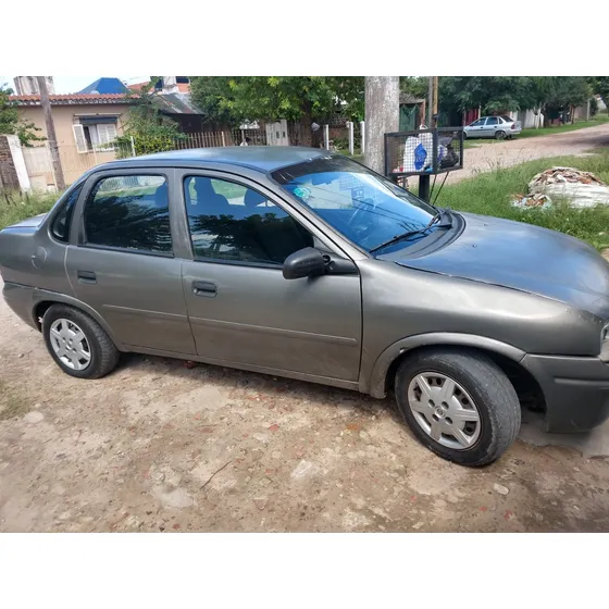 Chevrolet Corsa Classic 1.6 Gl Aa 4p
