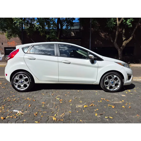 Ford Fiesta Kinetic Design 1.6 Sedan Titanium 120cv