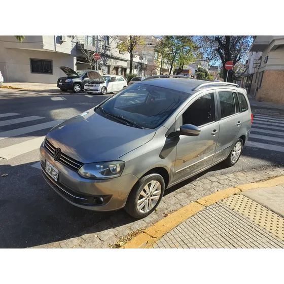Volkswagen Suran 1.6 Highline 101cv