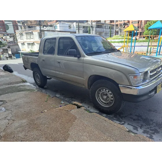 Toyota Hilux 2.4l 117 Hp 4x2