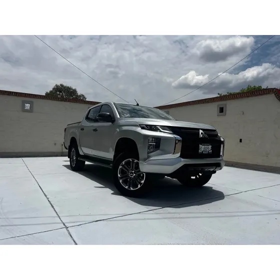 Mitsubishi L200 2.4 Cd Gls 4x4 At