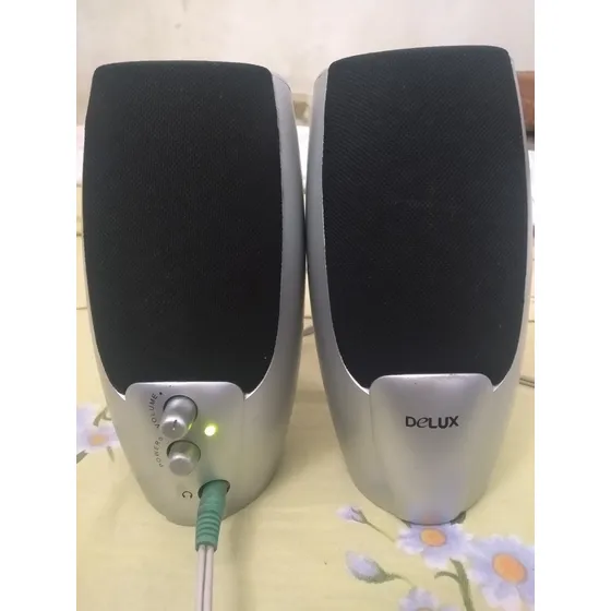 Altavoces Corneta Delux Alambrica/ Plug 3.5 Mm . Buen Sonido