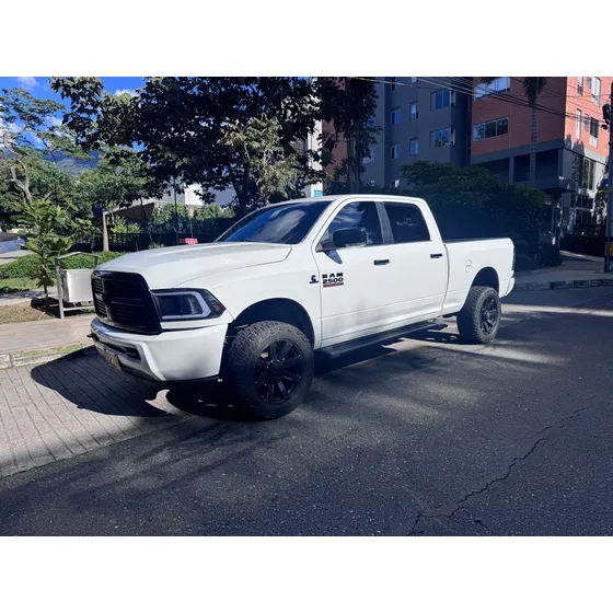 Dodge Ram 6.7 2500 Diesel