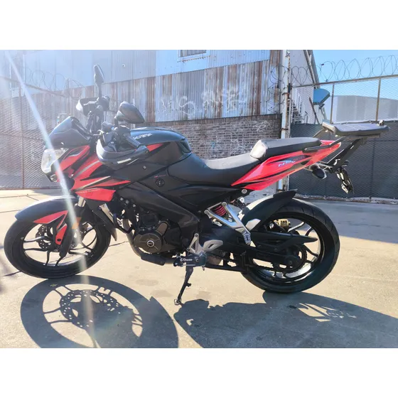 Bajaj Rouser Ns 200 Año 2015 - Vtv Vigente - Muy Cuidada