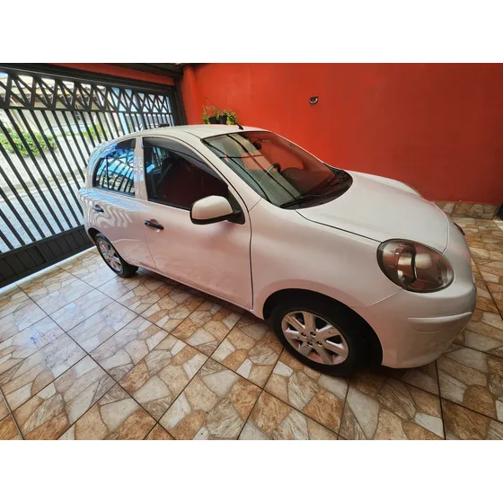Nissan March 1.0 S 5p