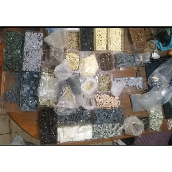 Gran Lote De Botones Camisas, Trajes, Bolsos, Pantalones Etc