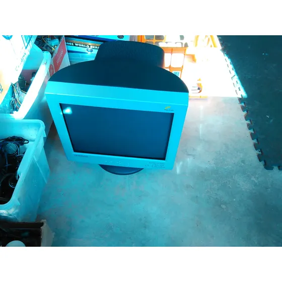 Monitor Samsung Syncmaster De 17 Pulgadas En Dos Tonos