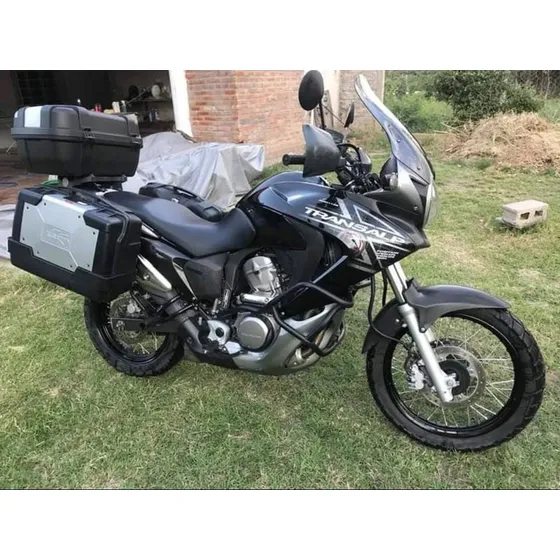 Con Defensas, Maletas Y Trailers Realizados Para Esa Moto
