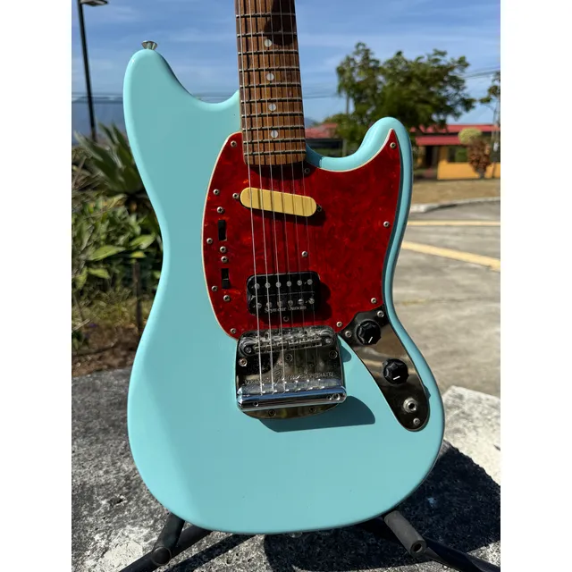 Vendo Fender Mustang Kurt Cobain Signature