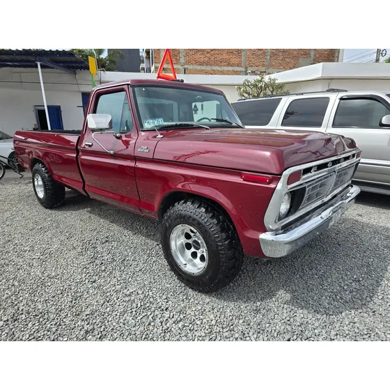 Ford F150, Cabina Regular, Caja Larga, V8