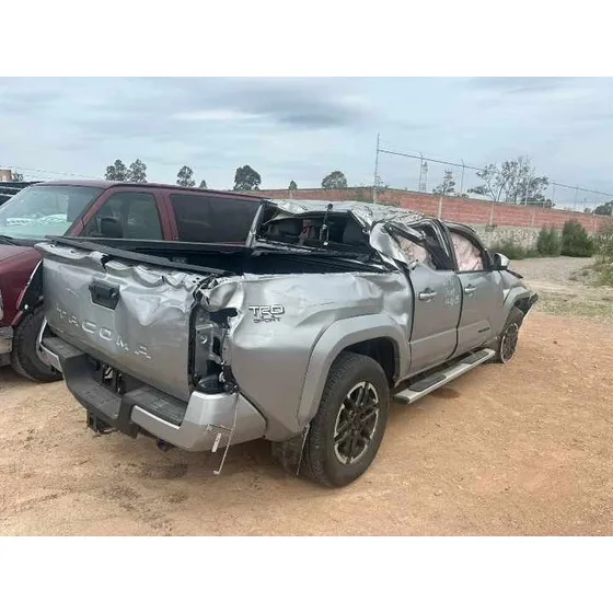 Toyota Tacoma 2024 Por Partes, Yonke
