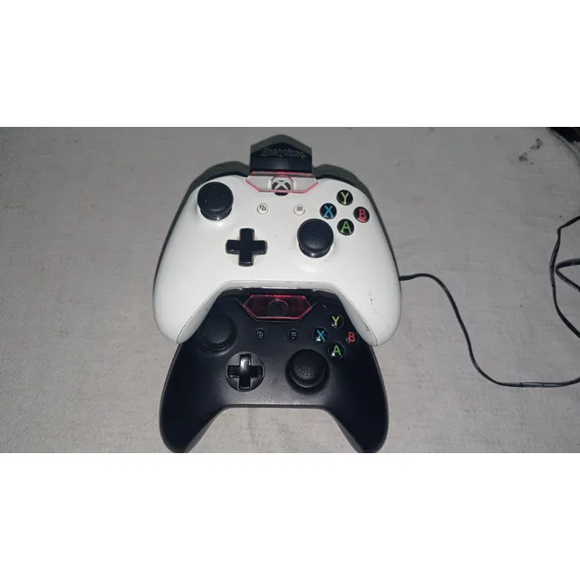 2 Joysticks Xbox One + Baterias + Base De Carga