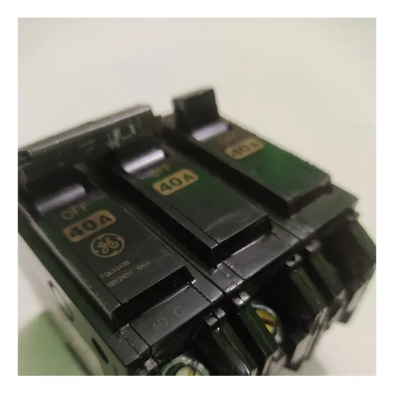 Breaker Tal 3x40 Amp Ge Tablero