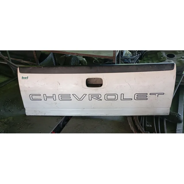Compuerta Cajón Silverado 2000/2006 Carediablo
