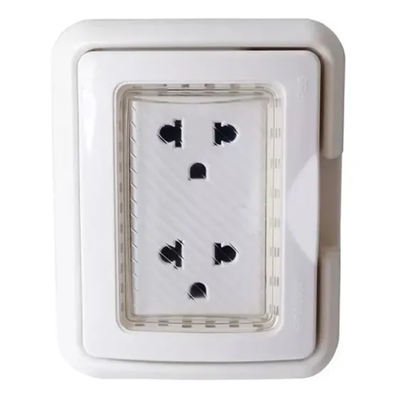 Tomacorriente Doble Universal Con Tierra Hydrobox Opalux