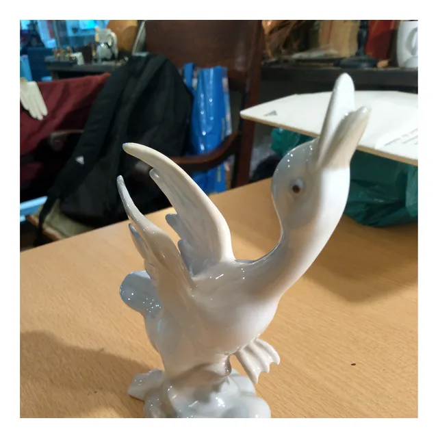 Porcelana Española Miguel Requena Figura Pato O Ganso