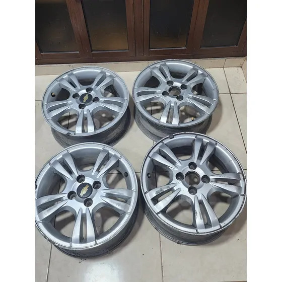 Aros De Magnesio R15 4 Huecos De Chevrolet Aveo