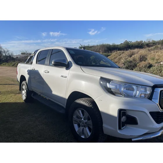 Toyota Hilux Pick-up 2.8 Cd Srv 177cv 4x4 At
