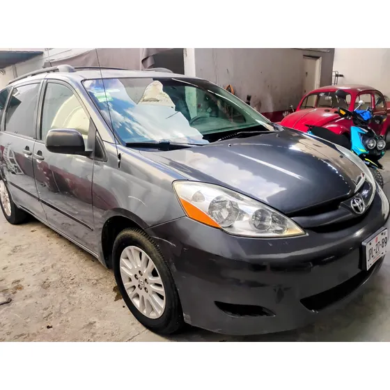 Toyota Sienna Le Aa Ee At