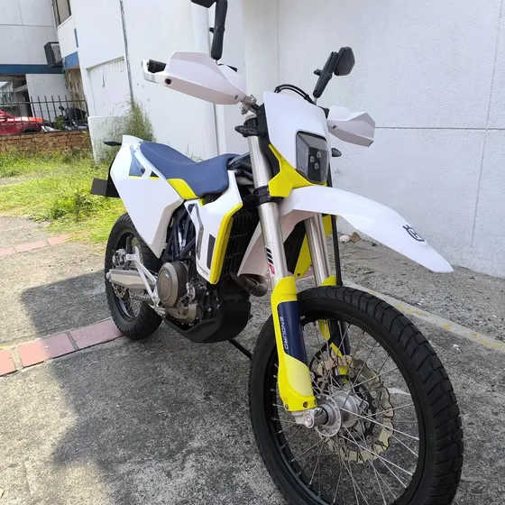 Husqvarna 701 Enduro Modelo 2021