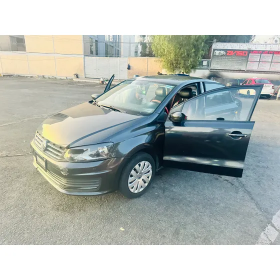 Volkswagen Vento 1.6 Confortline At