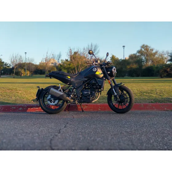 Benelli Leoncino 250cc. 2021 + Caballete