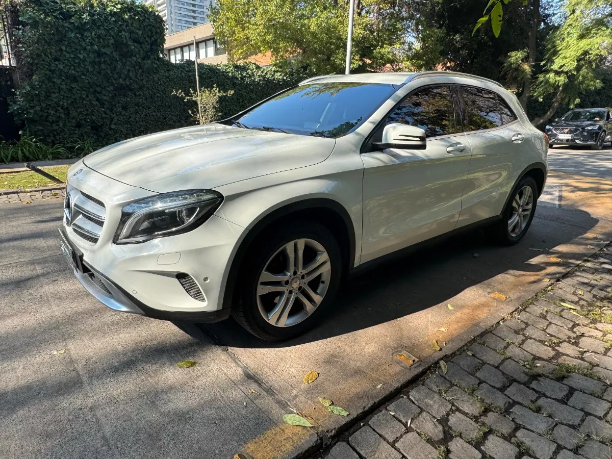 Mercedes-Benz GLA 200