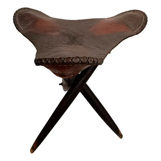 Banco Con Asiento De Cuero Y Tres Patas Vintage Decorativo