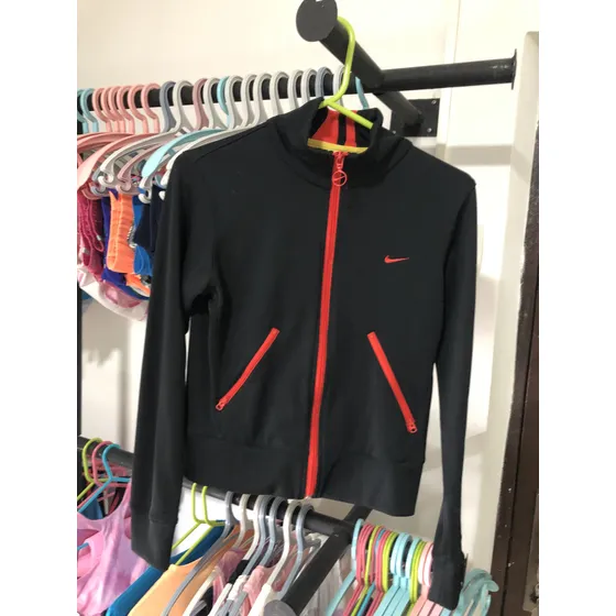 Suéter Nike Negro Con Rojo De Niña